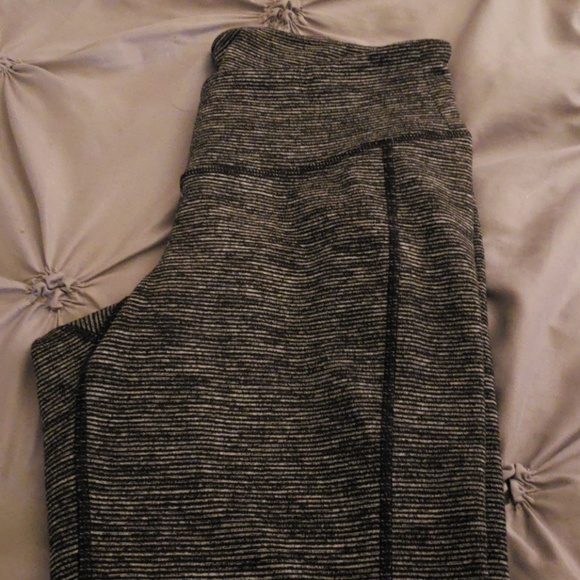 Old Navy Activewear Capris - Picture 2 of 8